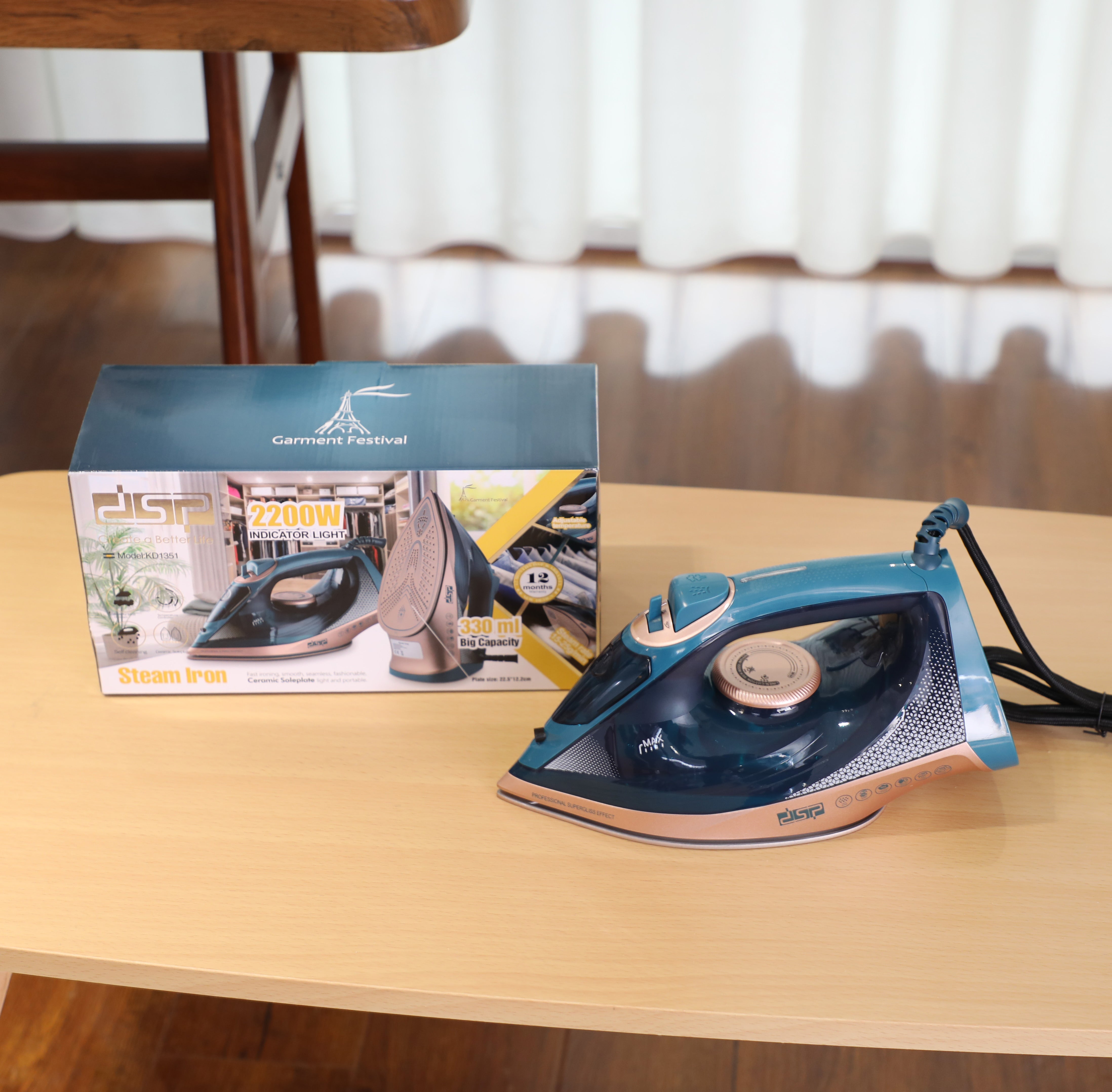 Steam Clothes Iron DSP KD1351 – 2200 Watts – Light Indicator and Large Capacity